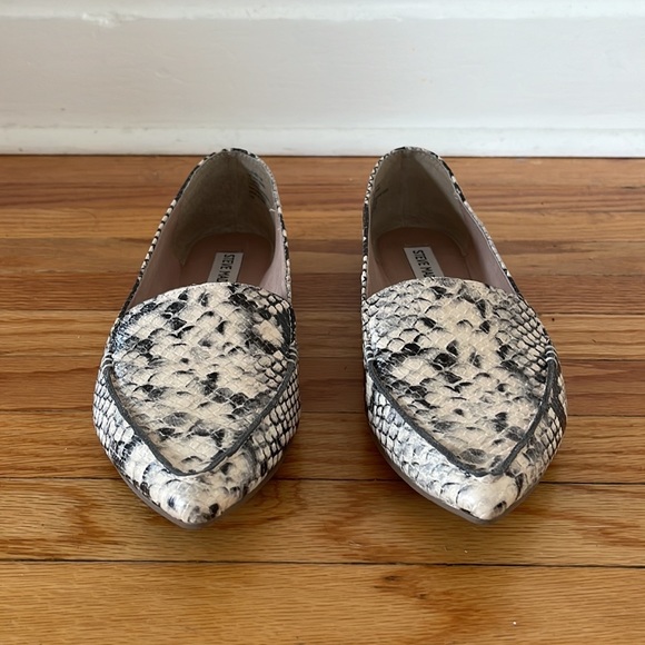STEVE MADDEN | Snake skin flats 🐍 - Picture 2 of 7